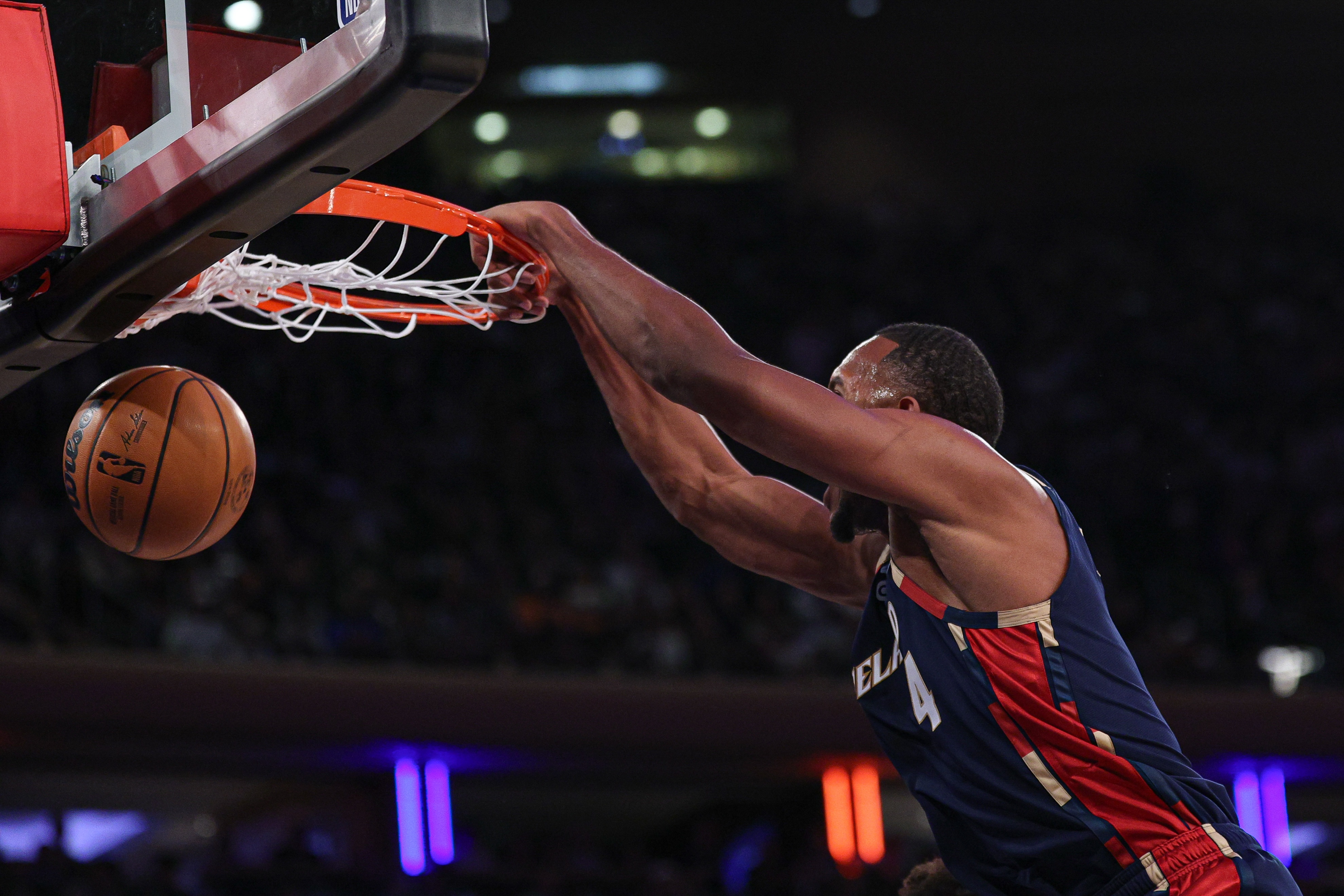 1xbet官方登录入口-不进还有我！莫布里跟进双手扭腰暴力补扣