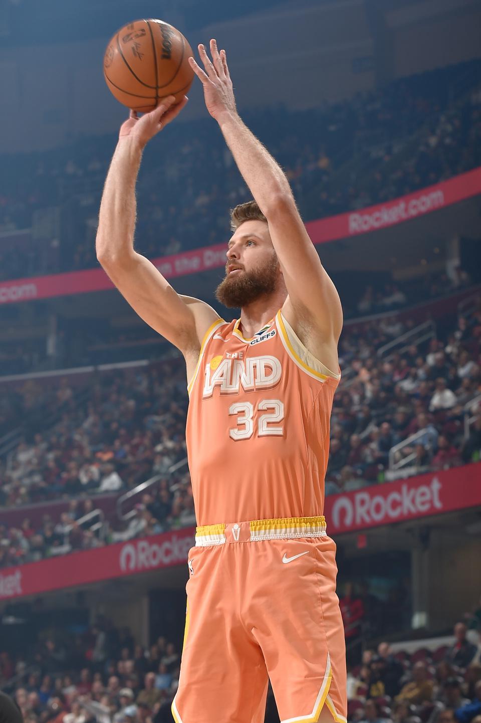 米切尔45+4+4+5三分!骑士逆转双杀魔术夺4连胜 班凯罗37+10